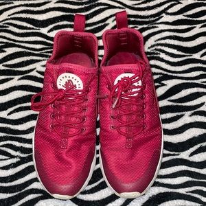 Nike huaraches run ultra women. Maroon/ burgundy